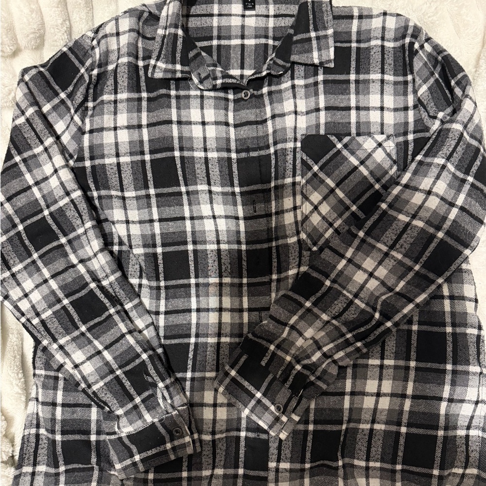 Women’s Black and White Plaid Shirt